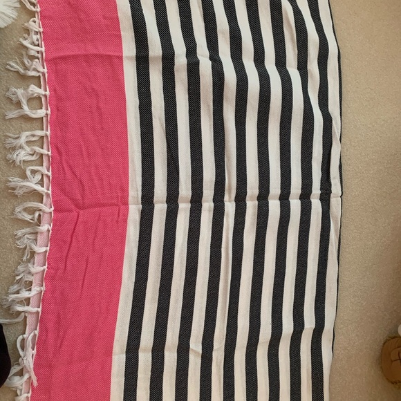 Victoria’s Secret blanket/throw - Picture 4 of 4